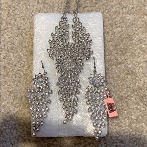 Necklace & earring set